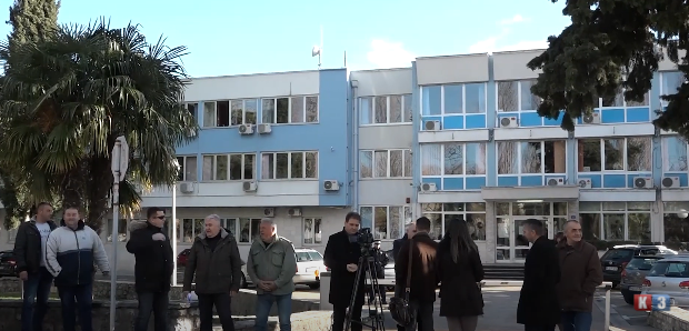 Trebinje- Opozicija održala press ispred sjedišta HET-a ,odbijena dokapitalizacija(VIDEO)