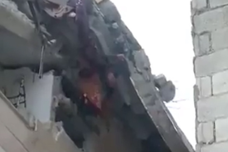 Dijete visi zaglavljeno u ruševinama nakon zemljotresa (UZNEMIRUJUĆI VIDEO)