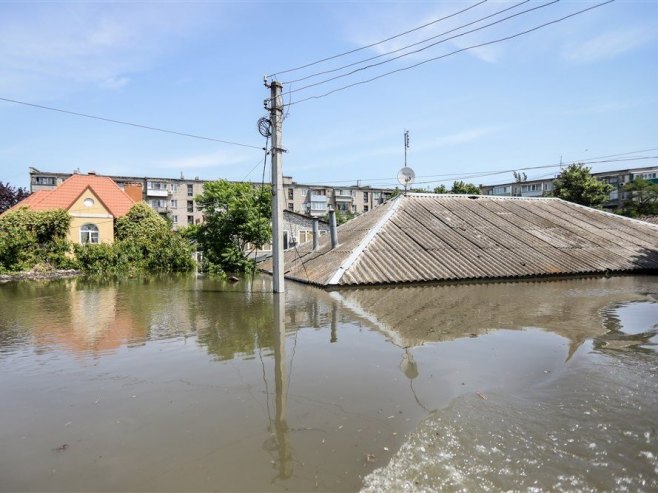 Oko 100 ljudi blokirano u poplavama u Novoj Kahovki; Rusija: Kijev digao u vazduh cjevovod sa amonijakom