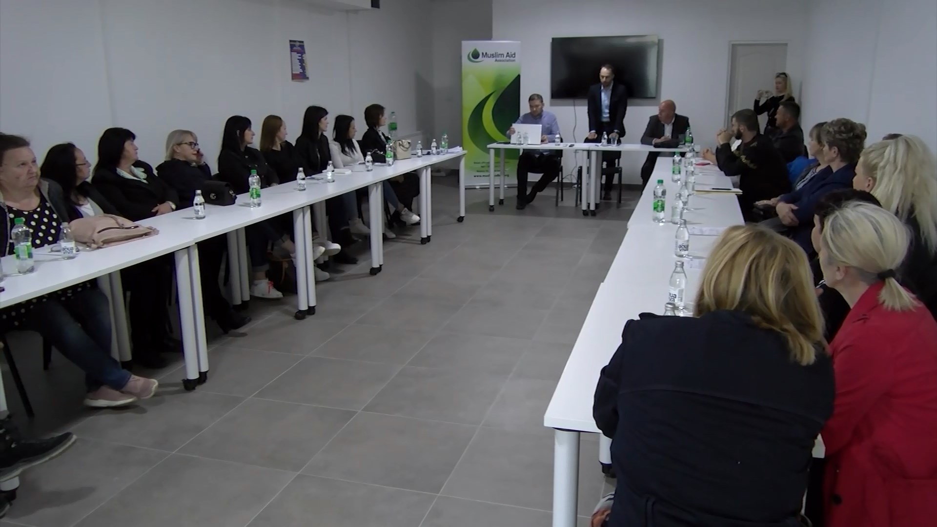 Potpisani ugovori o dodjeli 20 plastenika u Doboju (VIDEO)