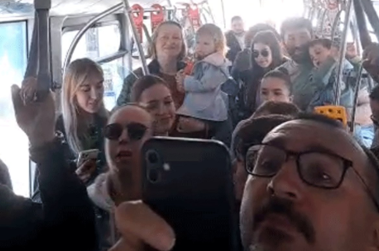 Dubioza Kolektiv napravio šou u zagrebačkom tramvaju (VIDEO)