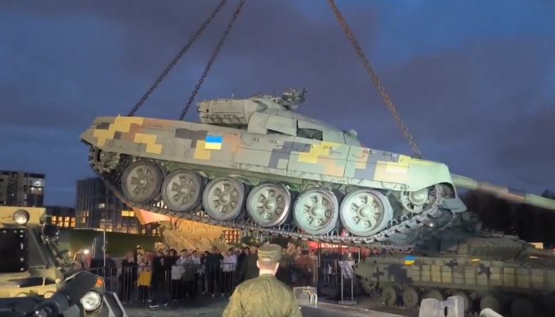 Ruske snage zarobile moćni tenk “Leopard 2” u Ukrajini: Prikazaće sav ratni plijen građanima za 1. maj (VIDEO)