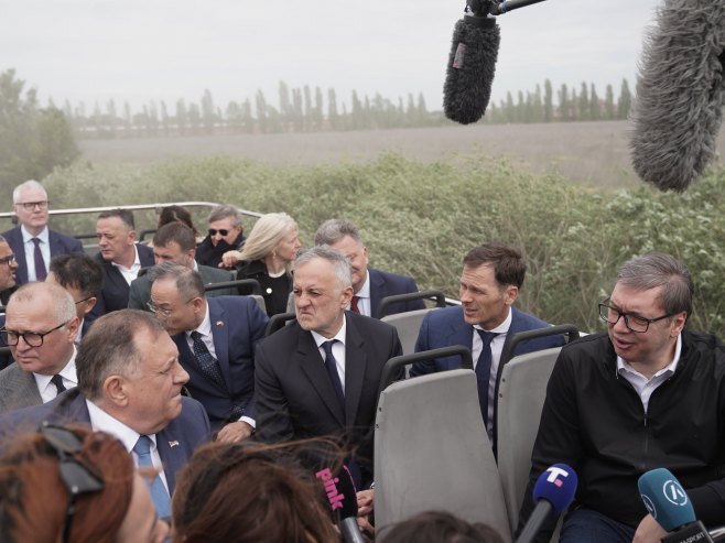 Vučić i Dodik prisustvuju polaganju kamena temeljca za izgradnju Nacionalnog stadiona