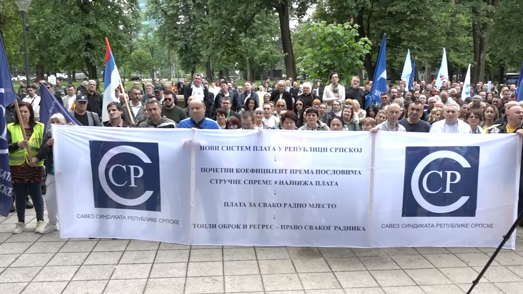 Savez sindikata RS protestnom šetnjom obilježio prvi maj: Utvrditi novi sistem plata (VIDEO)