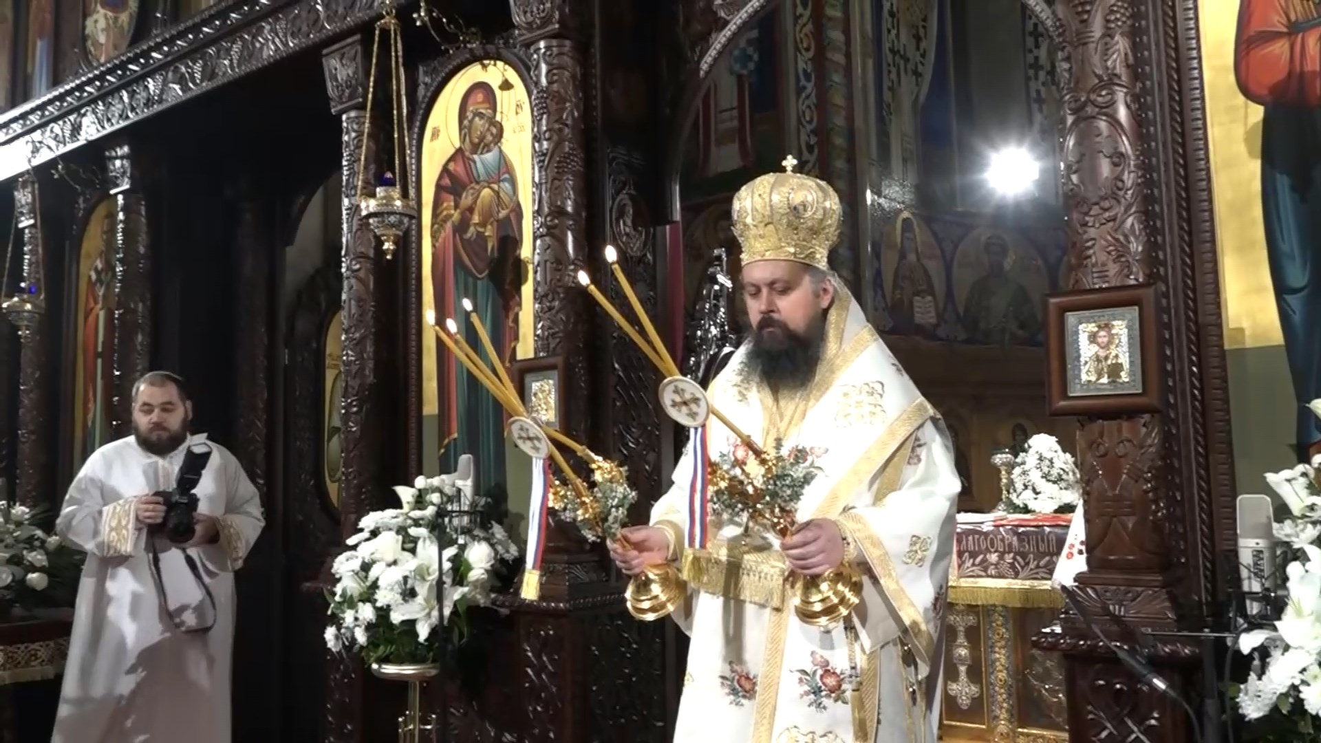 Vaskršnju liturgiju u Banjaluci služio vladika Jefrem (VIDEO)