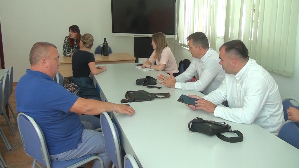 Uskoro mature u Prijedoru; Po 500 KM za 27 učenika iz ugroženih porodica (VIDEO)