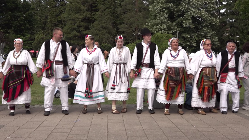 ”Balkanski karavan” predstavio šarolik folklorni prikaz u Doboju (FOTO/ VIDEO)