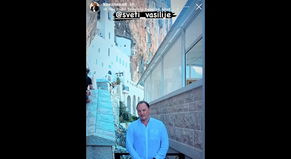 Vjerovali ili ne: Pjevač pozirao ispred Ostroga i tagovao Svetog Vasilija na Instagramu