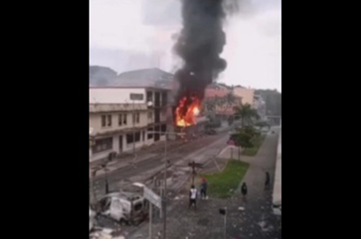 Raste broj žrtava nemira na Novoj Kaledoniji, Francuska poslala pojačanje