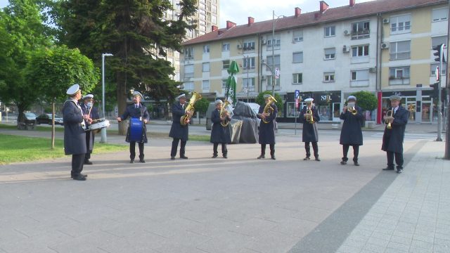 Građane Doboja za 1. maj budio duvački orkestar (VIDEO)