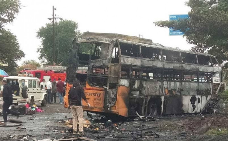 Zapalio se turistički bus na sjeveru Indije, ima poginulih