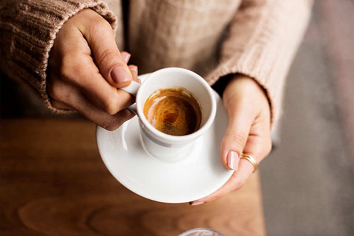 Zašto ne treba piti kafu na prazan stomak?