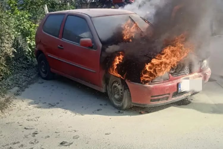 Gorio automobil u Banjaluci (FOTO)