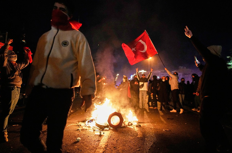 Protesti treću noć zaredom: Traže ostavku turske vlade