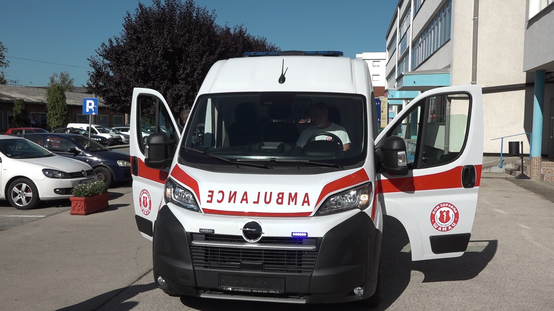 Šamac dobio novo sanitetsko vozilo, nabavljeno vlastitim sredstvima (VIDEO)