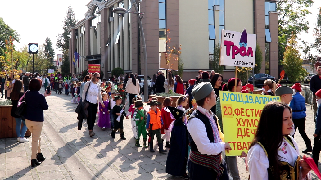 Derventa: Festival humora i dječijeg stvaralaštva  ponovo donio veliku dozu osmjeha i probuđene kreativnosti (FOTO, VIDEO)