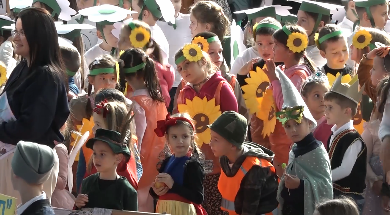 Derventa: Jubilarno 20. izdanje Festivala humora i dječijeg stvaralaštva (VIDEO)