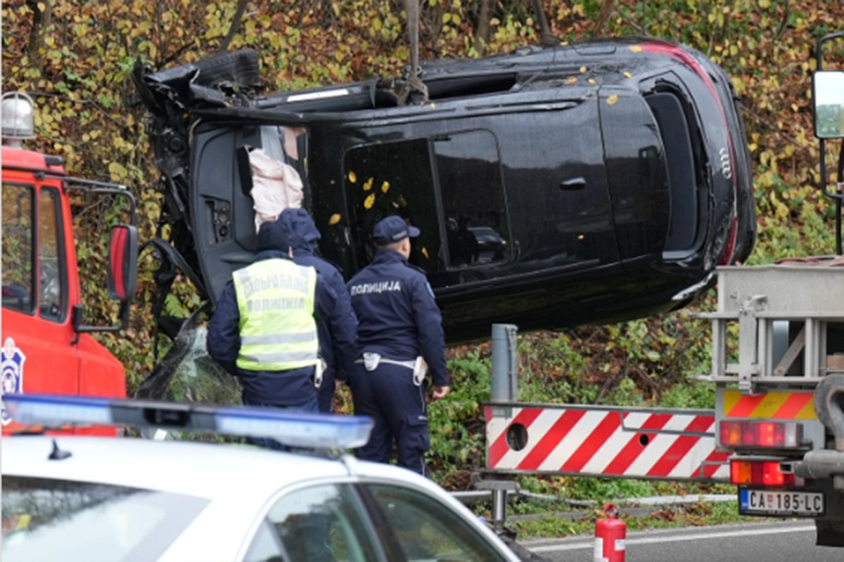 Iz auta u kom su Ana i njen prijatelj sletjeli s puta, poslata dva “panik poziva”