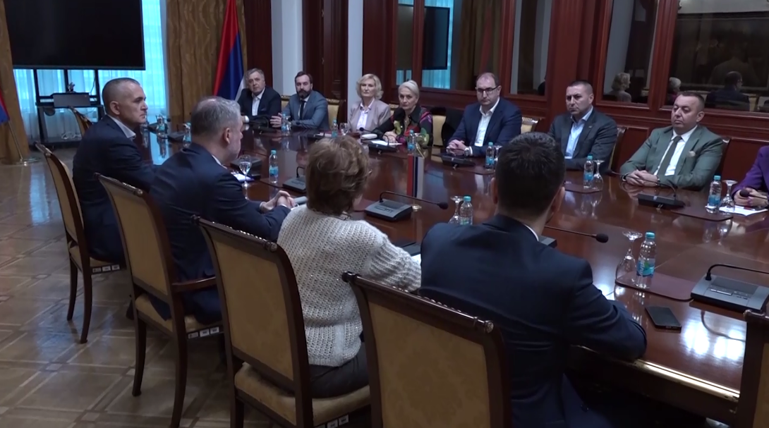 Šeranić sa direktorima zdravstvenih ustanova: Kreditom vratiti dug zdravsta (VIDEO)