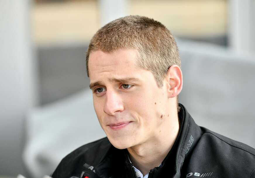 Svi ga znaju iz popularnog filma: Najpametniji je među glumcima i ima najveći IQ, u vezi sa 14 godina starijom koleginicom