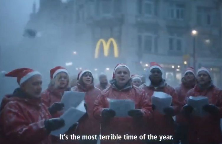 McDonald’s podlegao pritiscima, uklonio spornu božićnu reklamu (VIDEO)