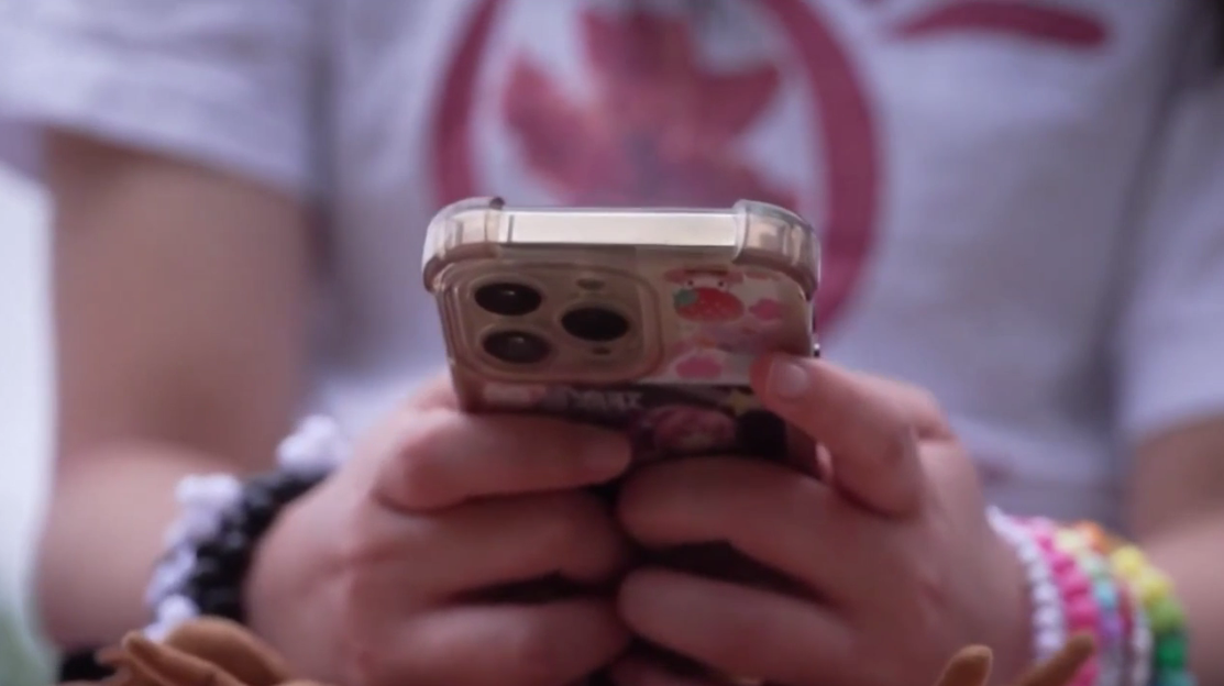 Da li će Srpska ograničiti društvene mreže maloljetnicima? (VIDEO)