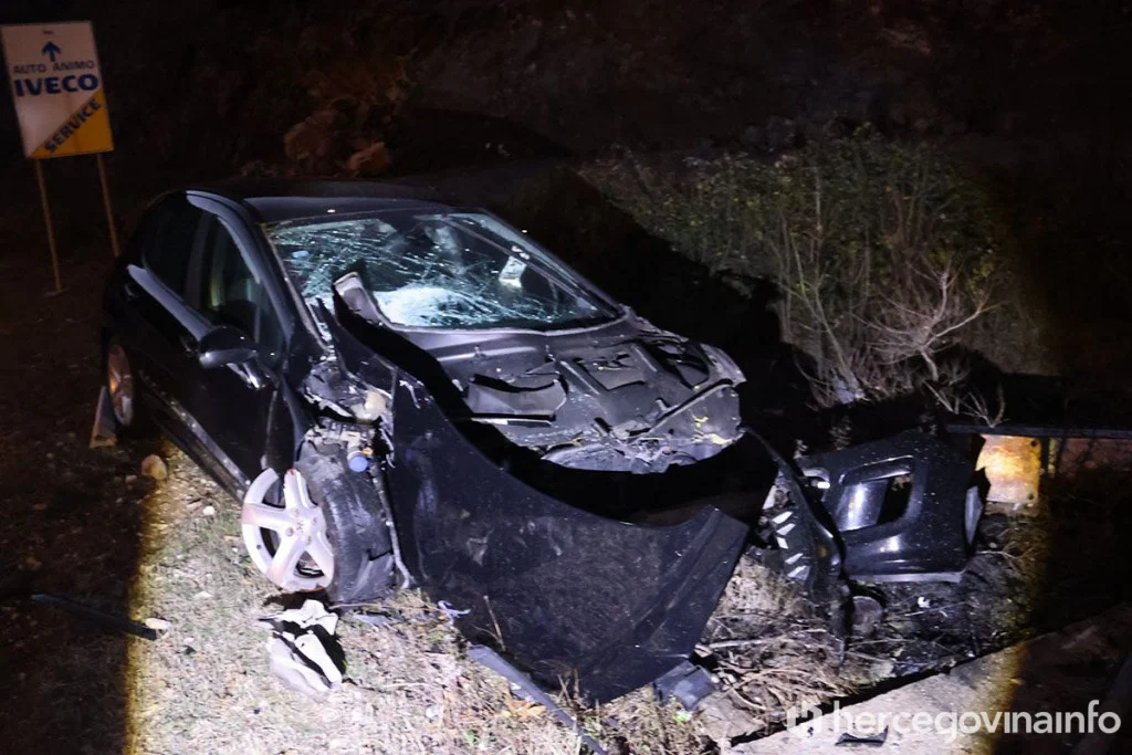Teška nesreća kod Mostara: Vozač sletio s puta, hitno prebačen u bolnicu