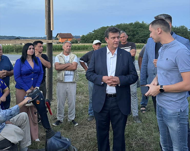 Blanuša u Podnovlju: Ovo je borba za pravo i pravdu, neprihvatljivo zanemarivanje odluke sudskih institucija (FOTO)