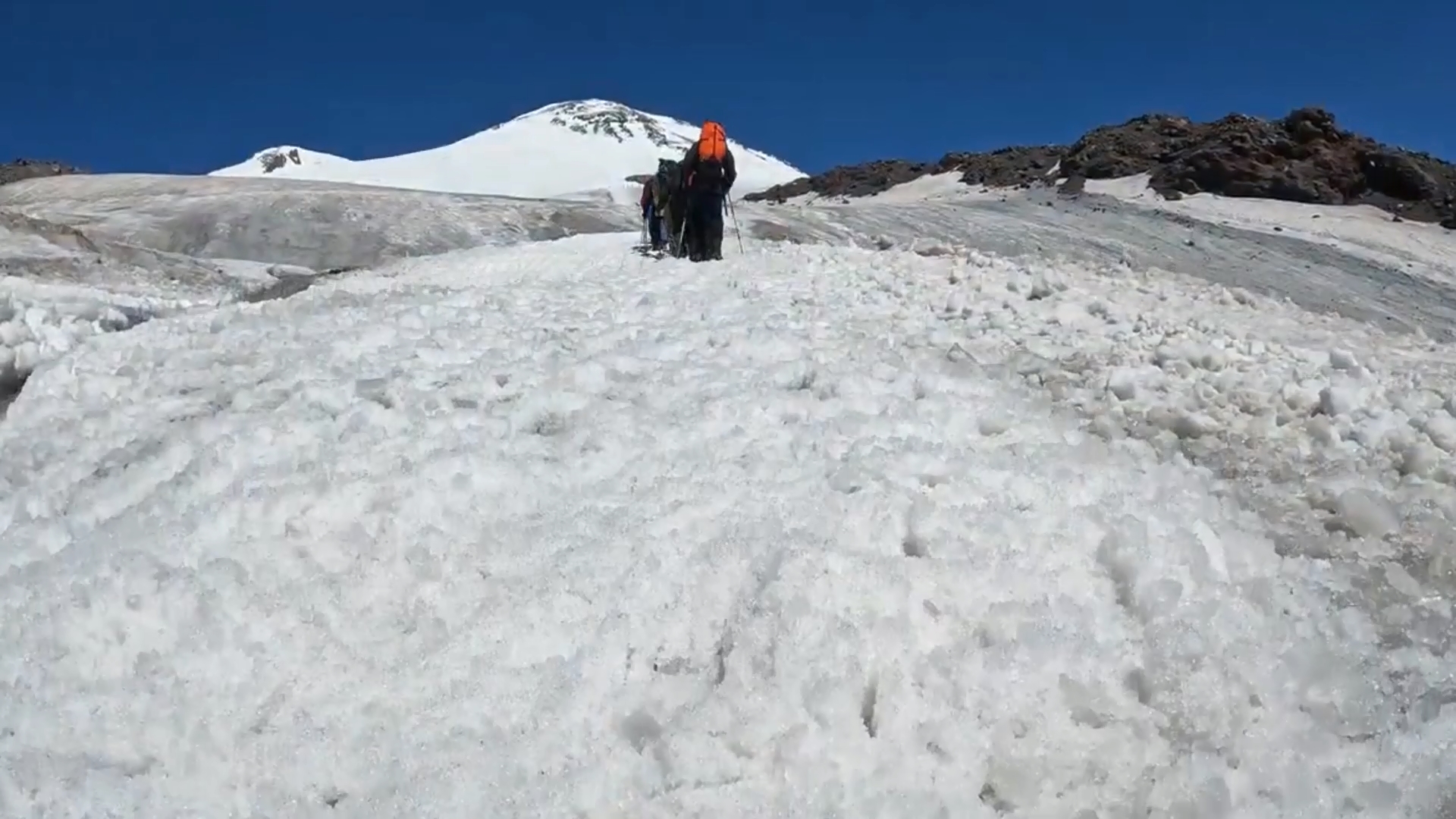 Pet planinara iz BiH poginulo na planini Elbrus: Dva planinara preživjela (VIDEO)