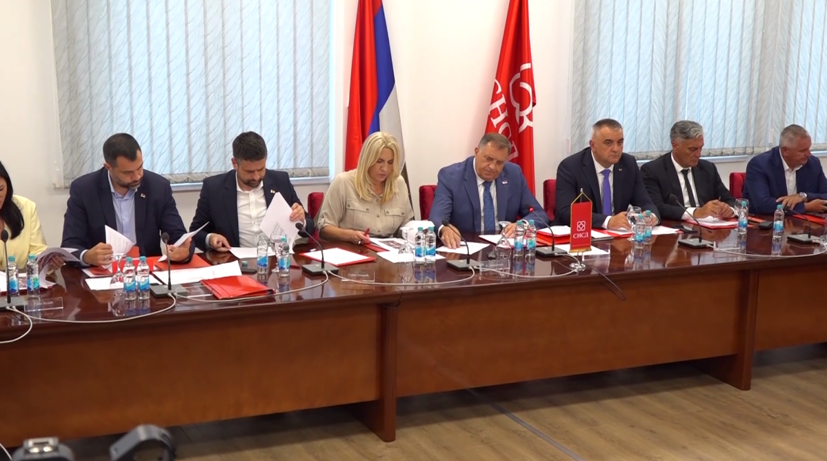 SNSD potvrdio kandidaturu Minića i Cvijanovićeve, poznati i nosioci izbornih lista (VIDEO)