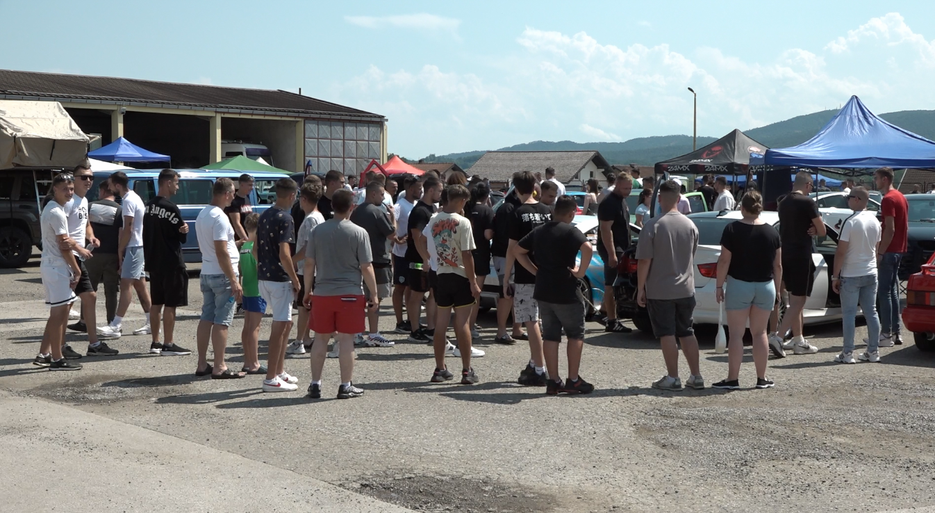 Snaga motora i humanost obilježili drugi „Tuning show“ u Prnjavoru (FOTO)